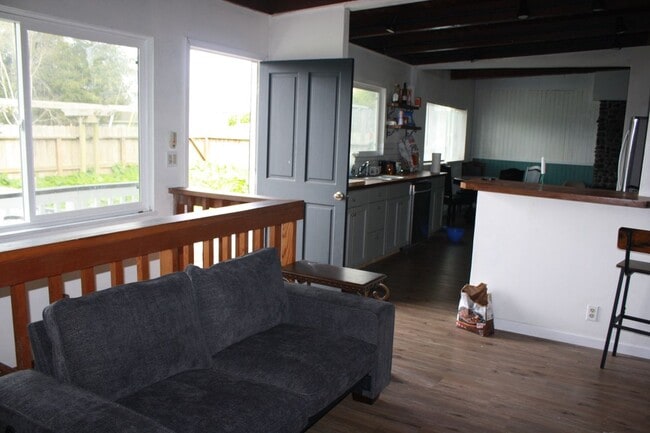 Building Photo - 3875 Spring St