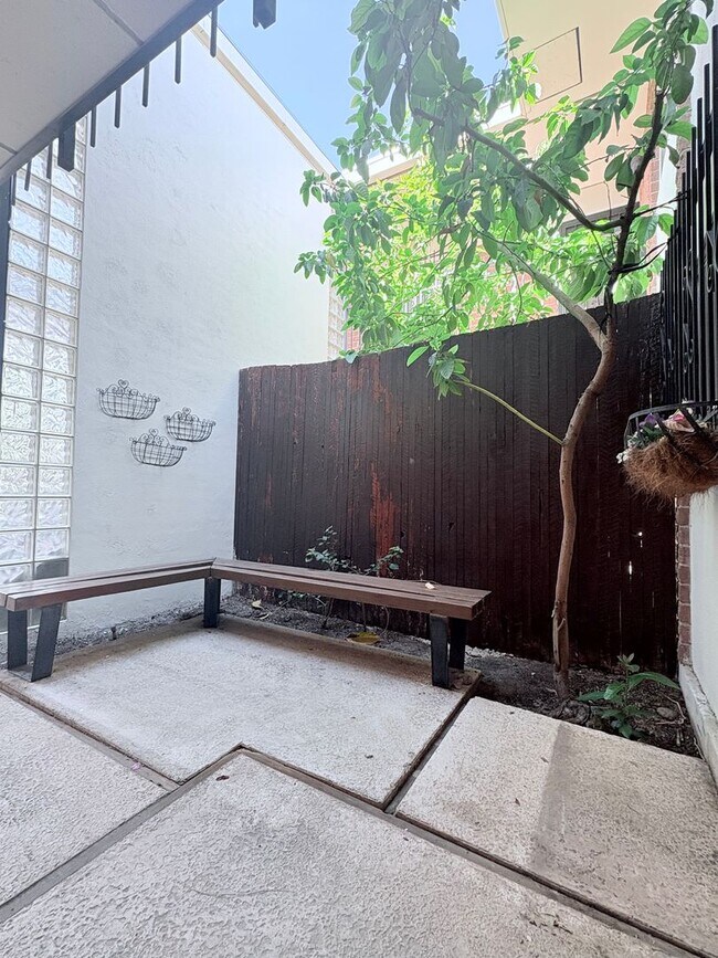 Foto del edificio - Lovely 2 Bedroom and 2 Bathroom Condo w/ D...