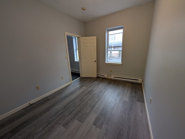 Building Photo - 56 Elm St