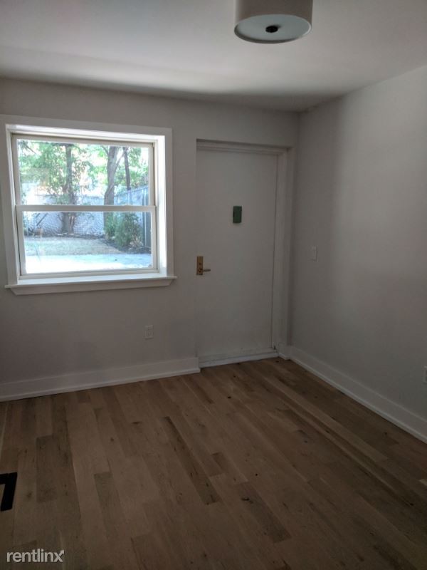 Building Photo - 452 Van Buren St