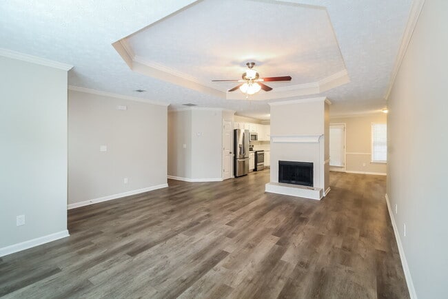 Building Photo - 700 Hunters Ln