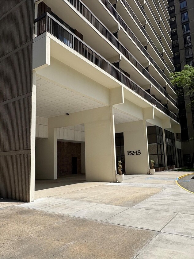 Building Photo - 152-18 Union Tpke