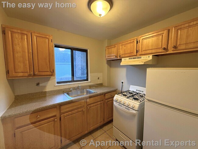 Building Photo - 48 Bishop Allen Dr