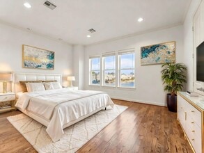 Building Photo - 2202 Lakeshore Edge Dr