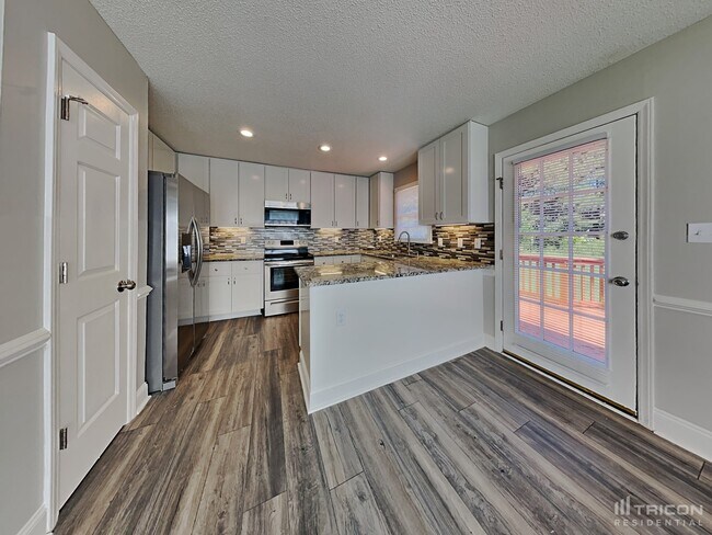 Building Photo - 5125 Cottage Bluff Ln