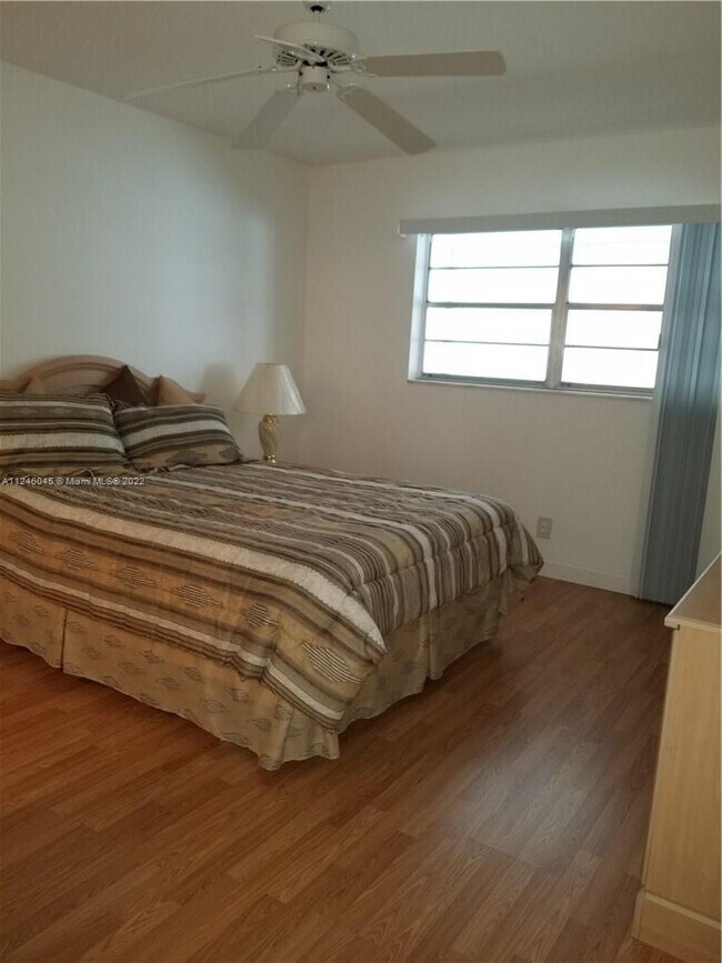 Foto del edificio - 6501 Winfield Blvd