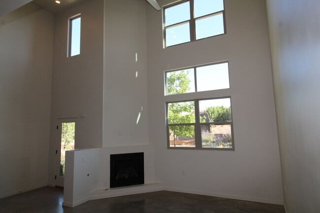 Building Photo - 6 Calle Lemita - Aldea
