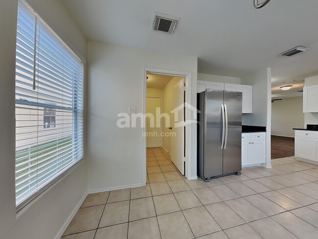 Building Photo - 6830 Shallow River Ct