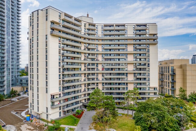 Building Photo - Elm Grove