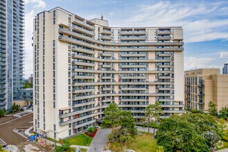 Building Photo - Elm Grove