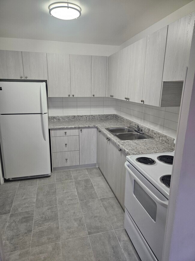 Photo du bâtiment - 1901 Martin Grove Rd