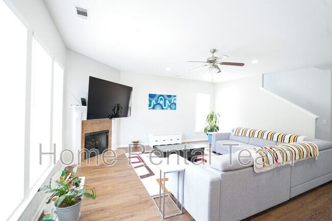 Building Photo - 8 Woods Way