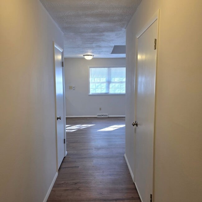 Building Photo - 3 Bedroom, 2 Bath, 2-Car Garage Home for Rent