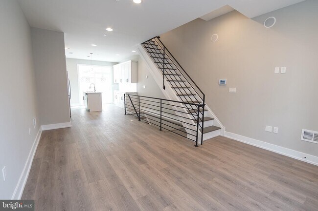 Building Photo - 1305 Dorrance St