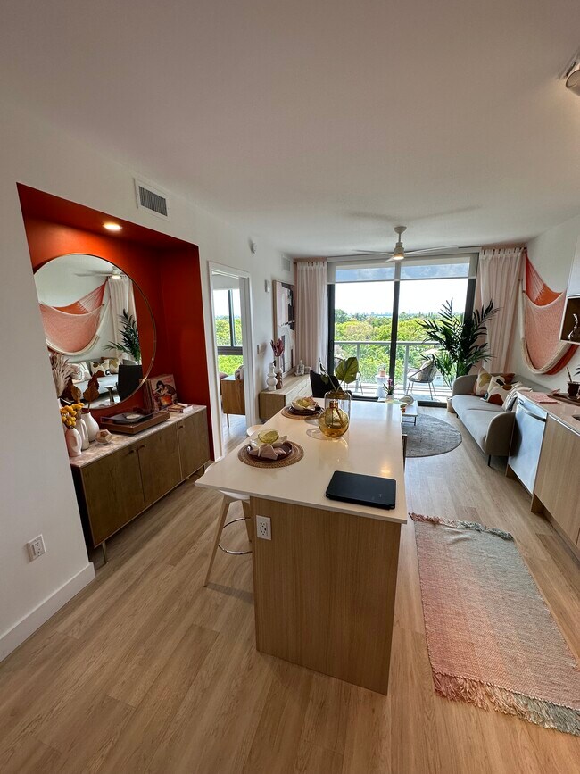 Foto del edificio - 598 NE 58th St