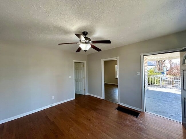 Building Photo - Charming 2 Bedroom 2 Bath Duplex in Fountain Square! ***SPECIAL-$400 OFF 2ND MONTH***