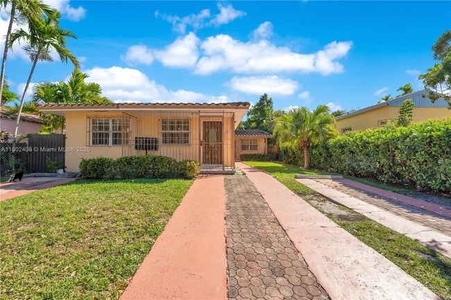 Foto del edificio - 460 NE 75th St