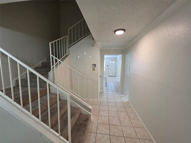 Foto del edificio - 2114 Greenbriar Colony Dr