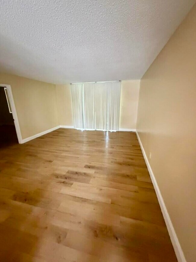 Foto del edificio - 7895 Margate Blvd