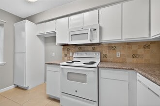 Building Photo - 18800 Egret Bay Blvd