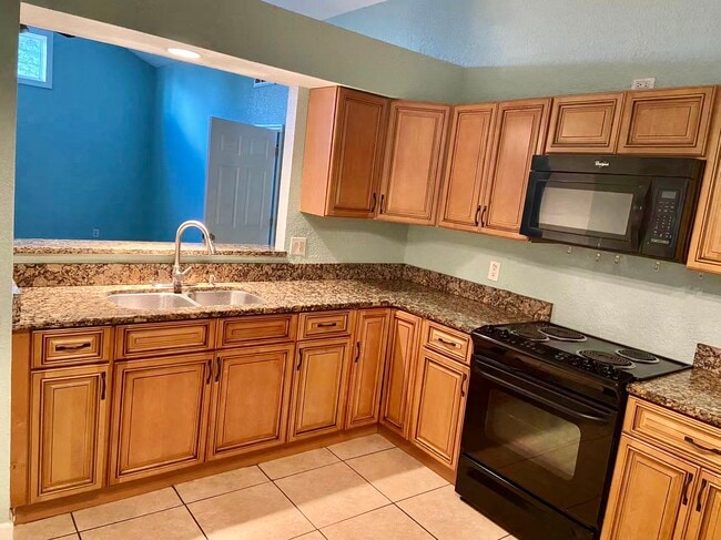 Foto del edificio - 135 Coralwood Cir