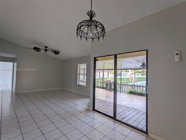 Building Photo - 2711 San Remo Cir
