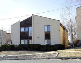 Building Photo - 1915 Henderson Ave.