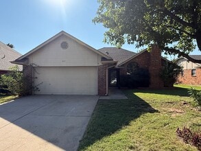 Building Photo - 213 Brackendale Ln