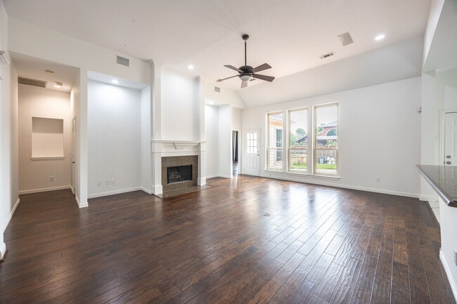 Building Photo - 11821 Cotswold Dr