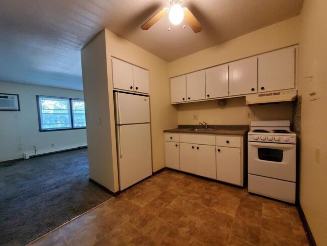 Interior Photo - JK Sully1075