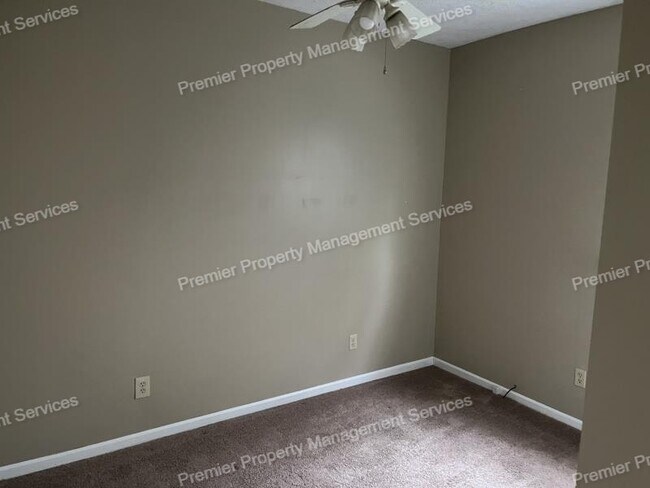 Building Photo - 446 Wayne St