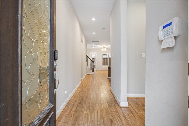 Building Photo - 10408 Quiet Courtyard Rd