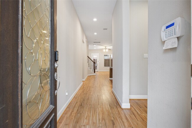 Foto del edificio - 10408 Quiet Courtyard Rd