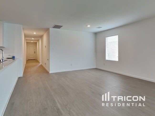 Building Photo - 1837 Kiwi Dr