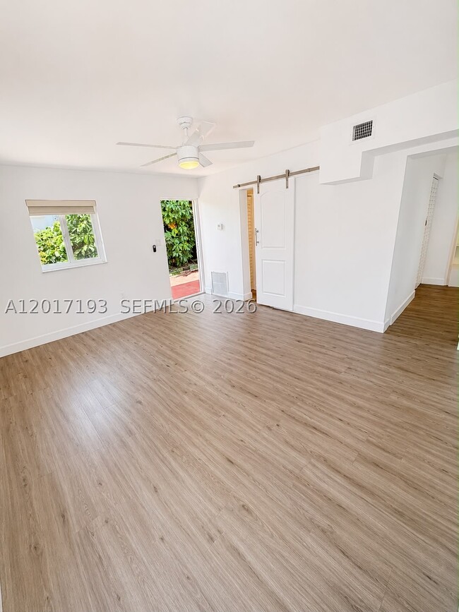 Building Photo - 235 SW 64th Ave