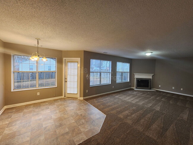 Building Photo - 5886 Ravensway Dr