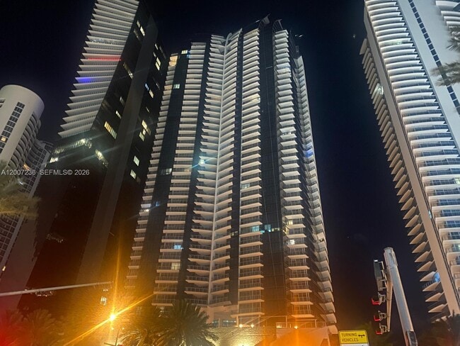 Building Photo - 17121 Collins Ave