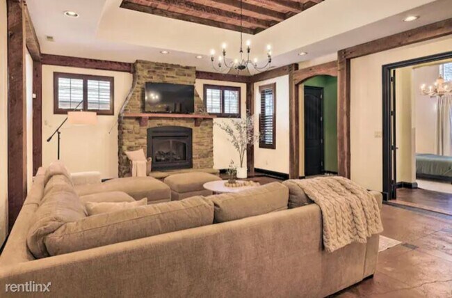 Foto del edificio - 3 br, 3 bath House - 2543 E Ottawa St