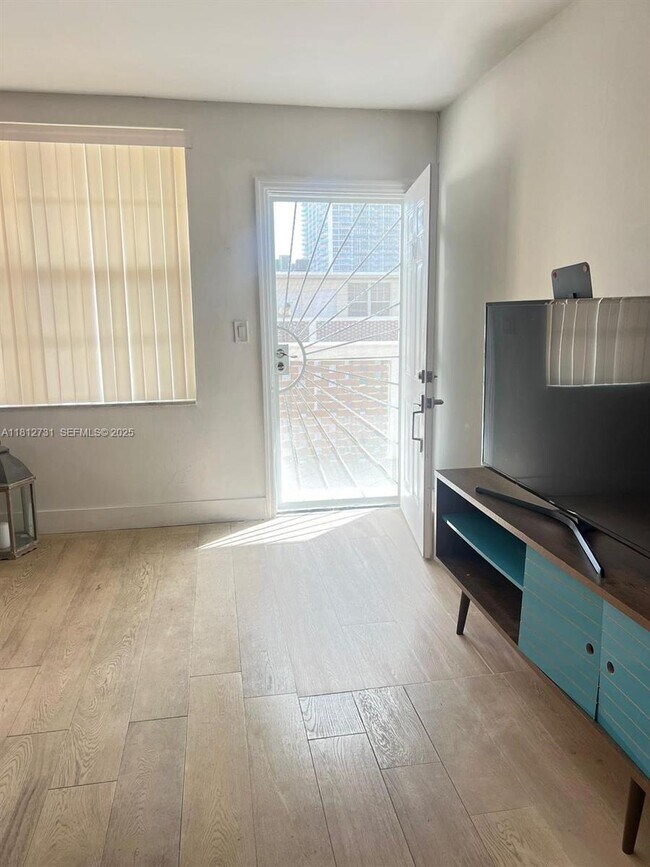 Foto del edificio - 1770 79th Street Causeway