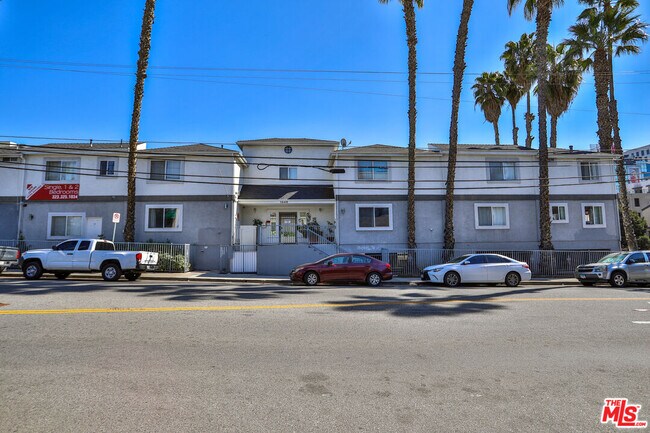 Building Photo - 1540 N Bronson Ave