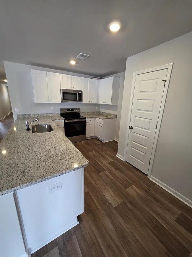 Foto del edificio - 532 Runaway Train Dr