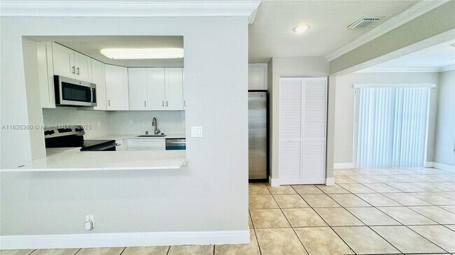 Foto del edificio - 531 SW 38th Terrace