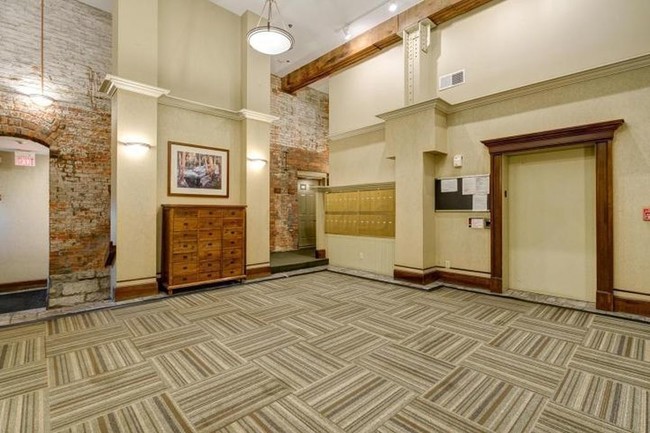 Entrance hall building - 544 S Front St