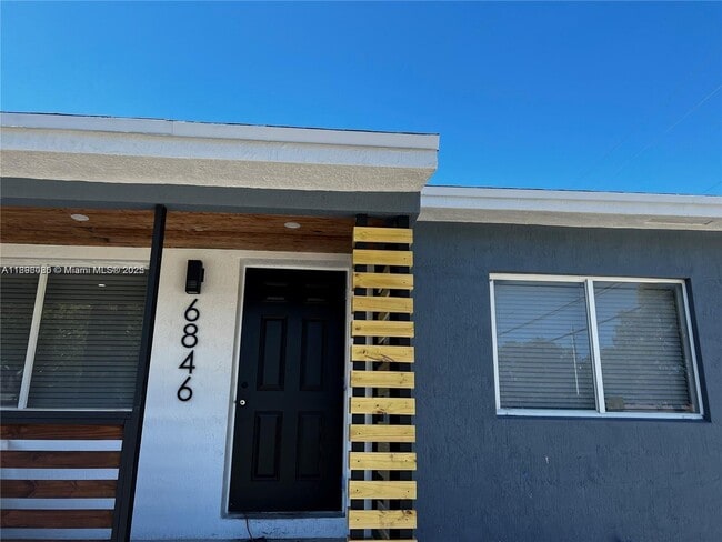 Foto del edificio - 6844 NW 5th Ave