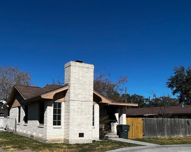 Building Photo - 1139 Rose Ann Dr