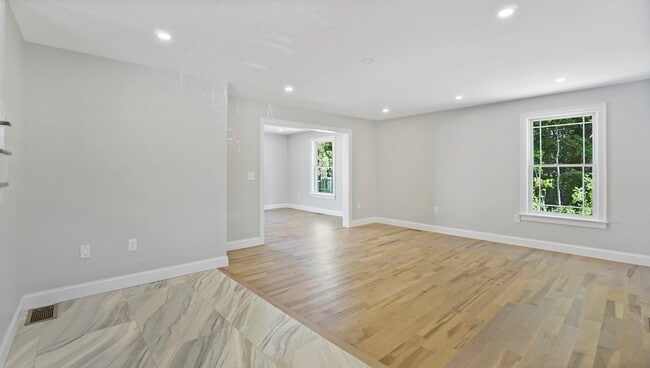 Building Photo - 19 Arbor Ct