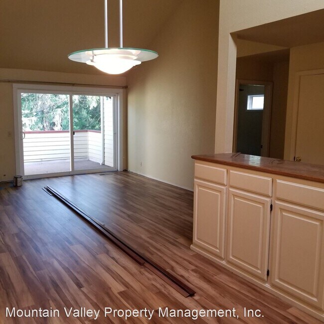 Building Photo - 3 br, 2.5 bath House - 315 Bridge Way