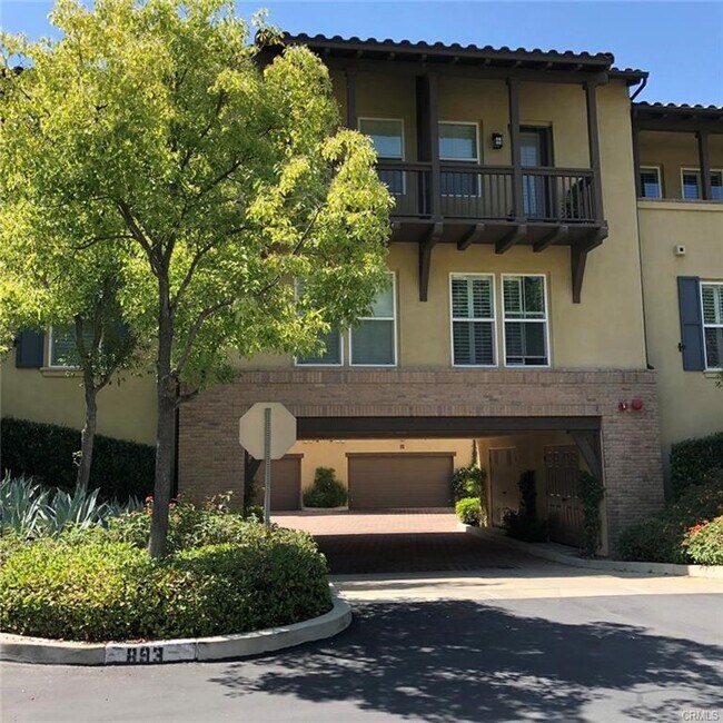 Building Photo - 893 Terrace Ln W