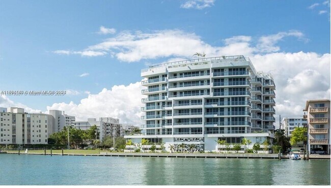 Foto del edificio - 9261 E Bay Harbor Dr