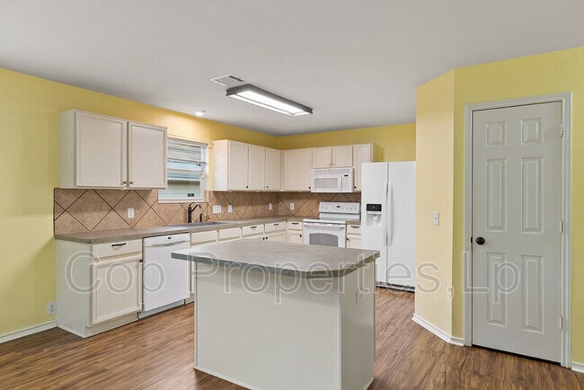 Building Photo - 5132 Columbia Dr